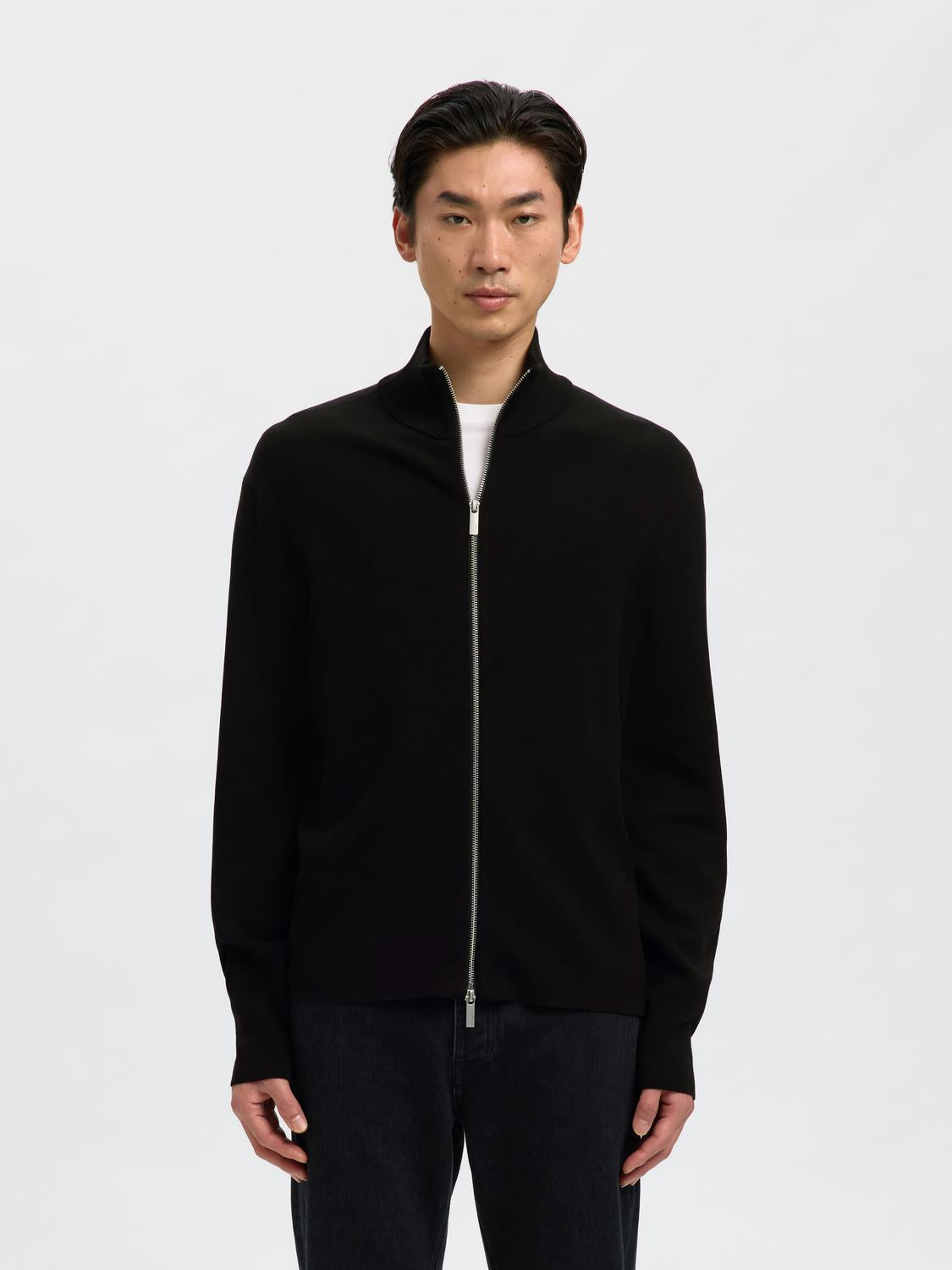 model_shot-front